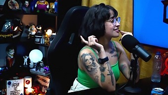 Martina Oliveira Gets Turned On By Ruan'S Big Cock And Gives A Thorough Review - Sheer Podcast Pápum No Barraco!